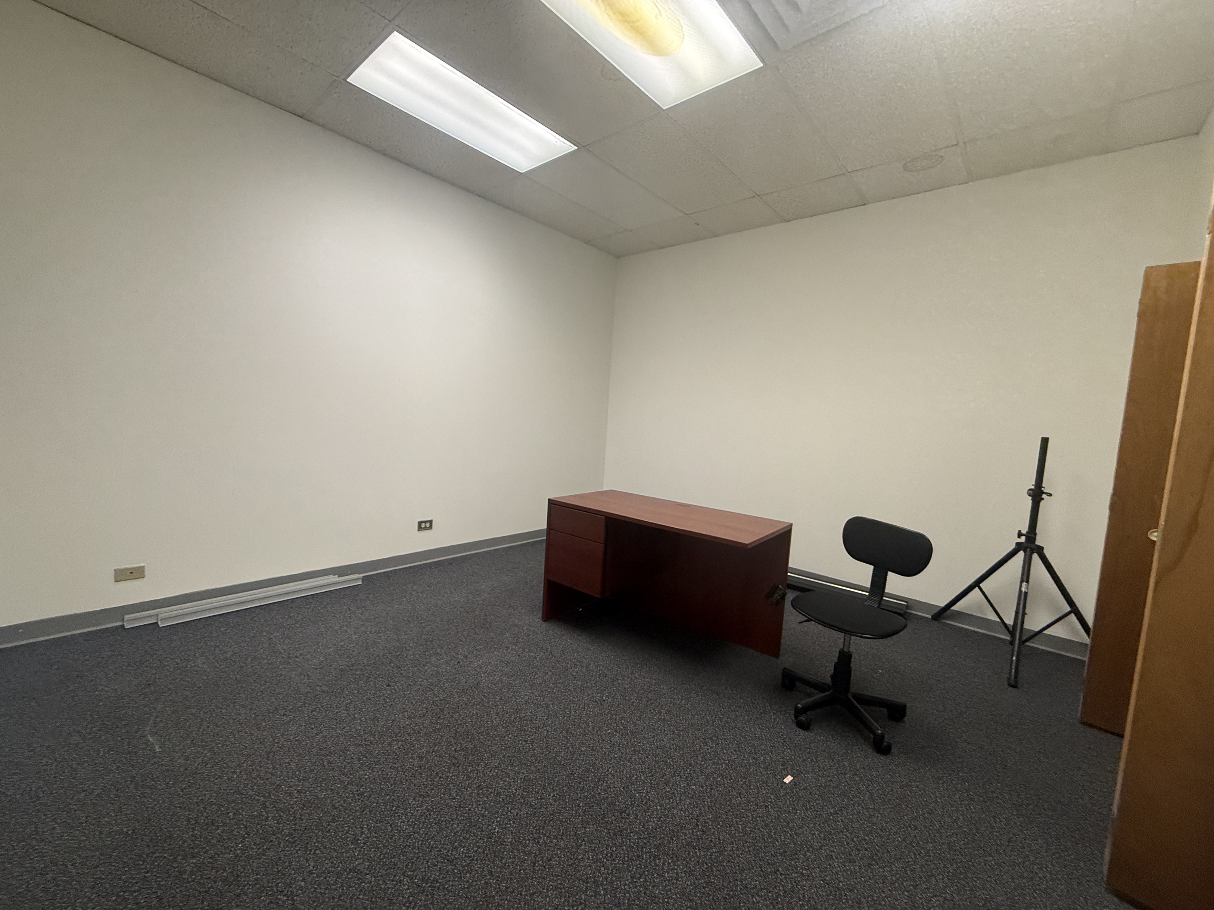 Suite 216 — 4,900 to 10,000 SF office floorplate — 105-115 S Grove Ave, Elgin photo
